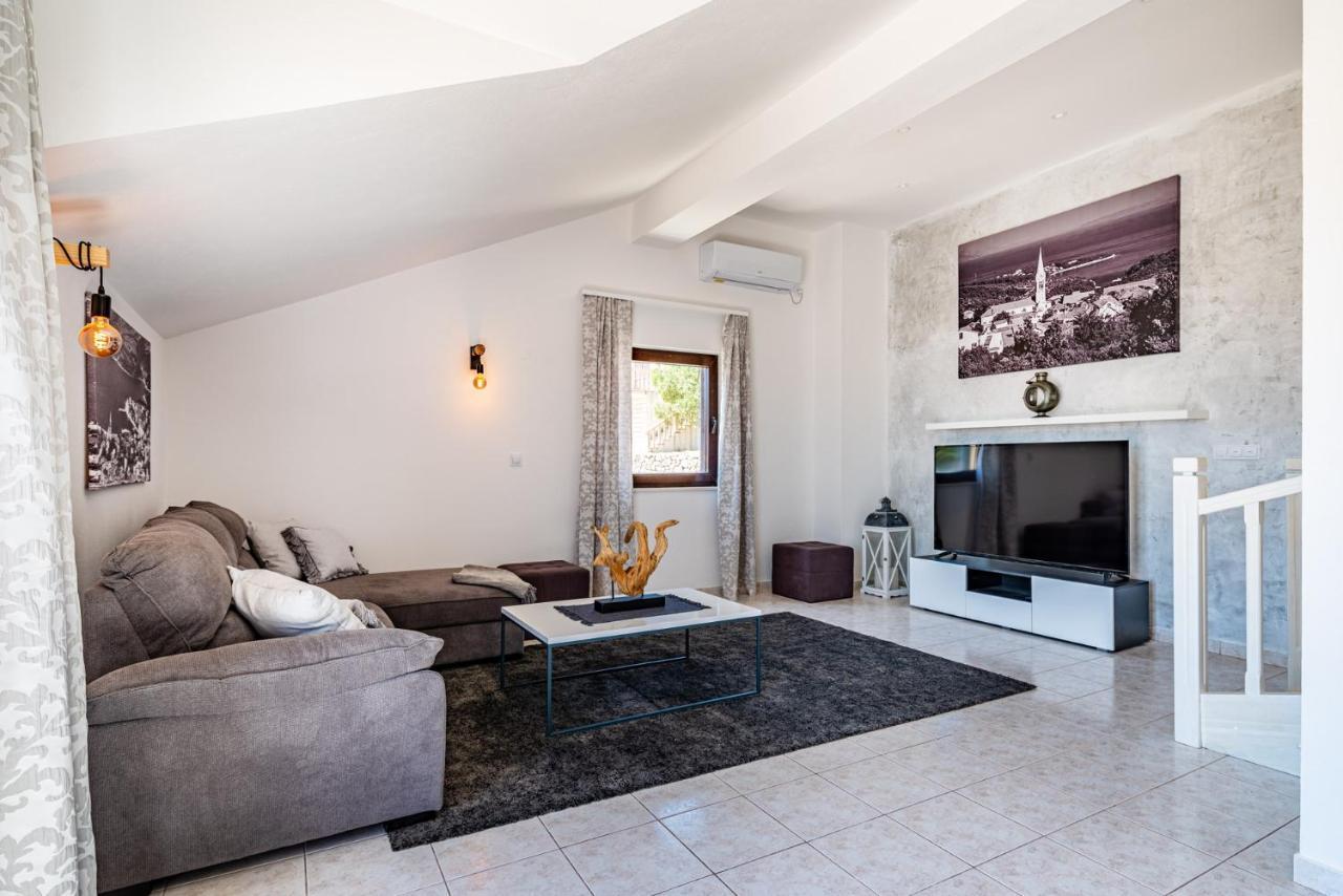 Villa Kadena - Luxury Seaside Villa With Private Heated Pool Selca (Brac) Exterior foto